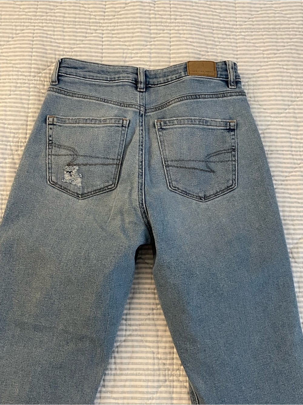 American Eagle Outfitters Light Blue Ankle Jeans - Picture 7 of 7